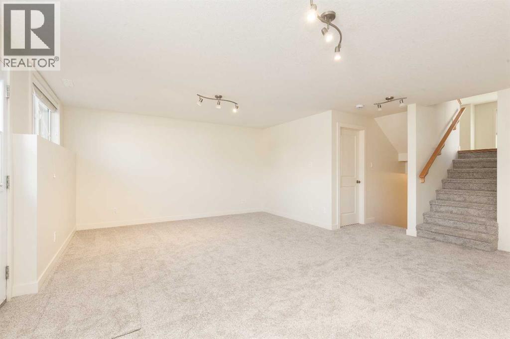 78 Sunridge Boulevard W - 17