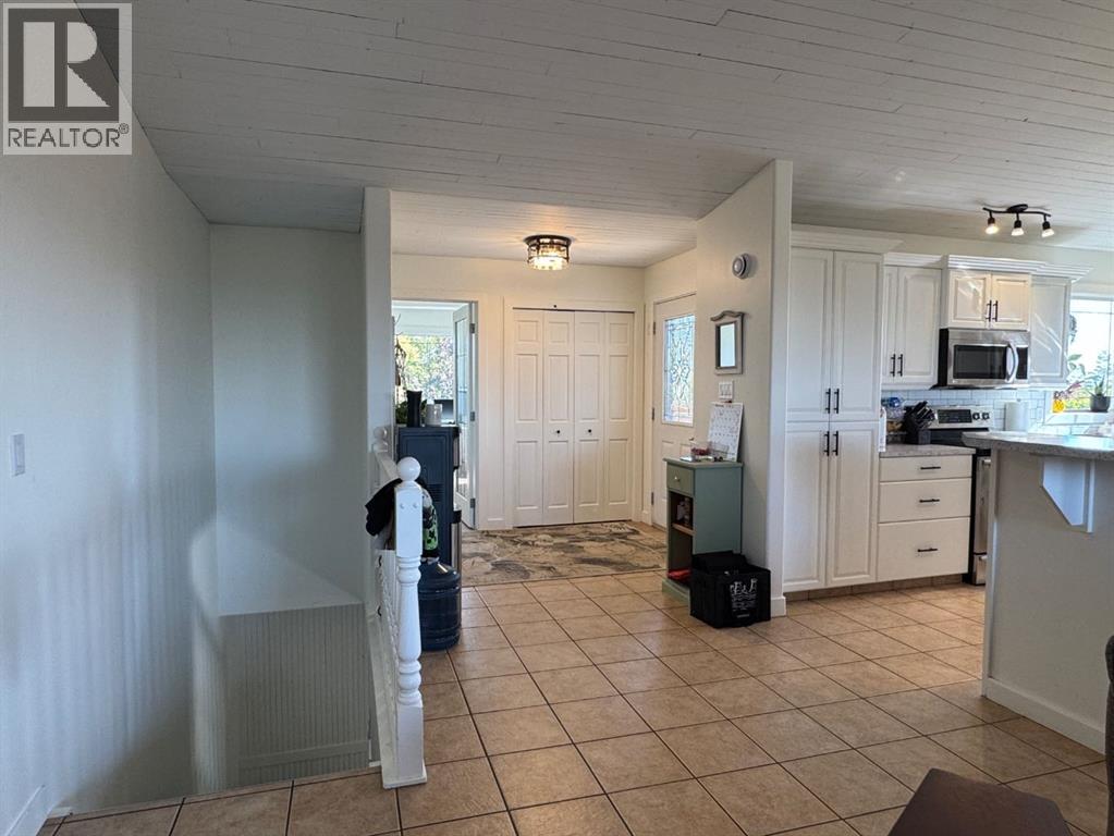 814042 HWY 2 - 14