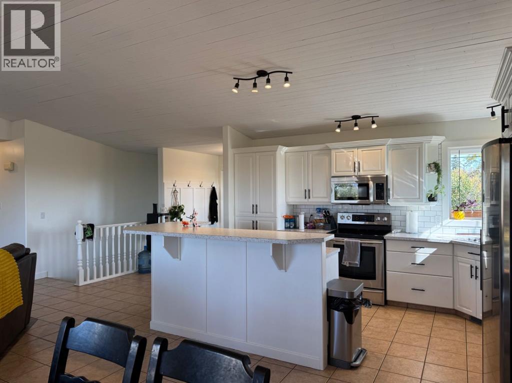 814042 HWY 2 - 18