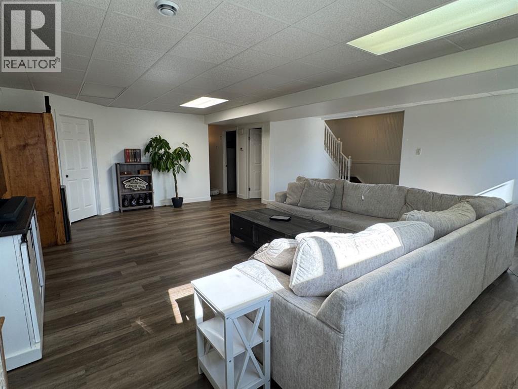 814042 HWY 2 - 40