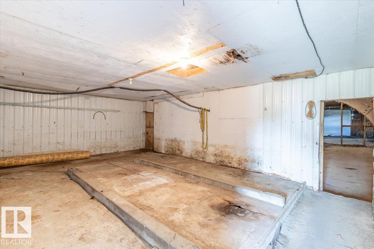 32052 Twp Rd 452 — photo 31