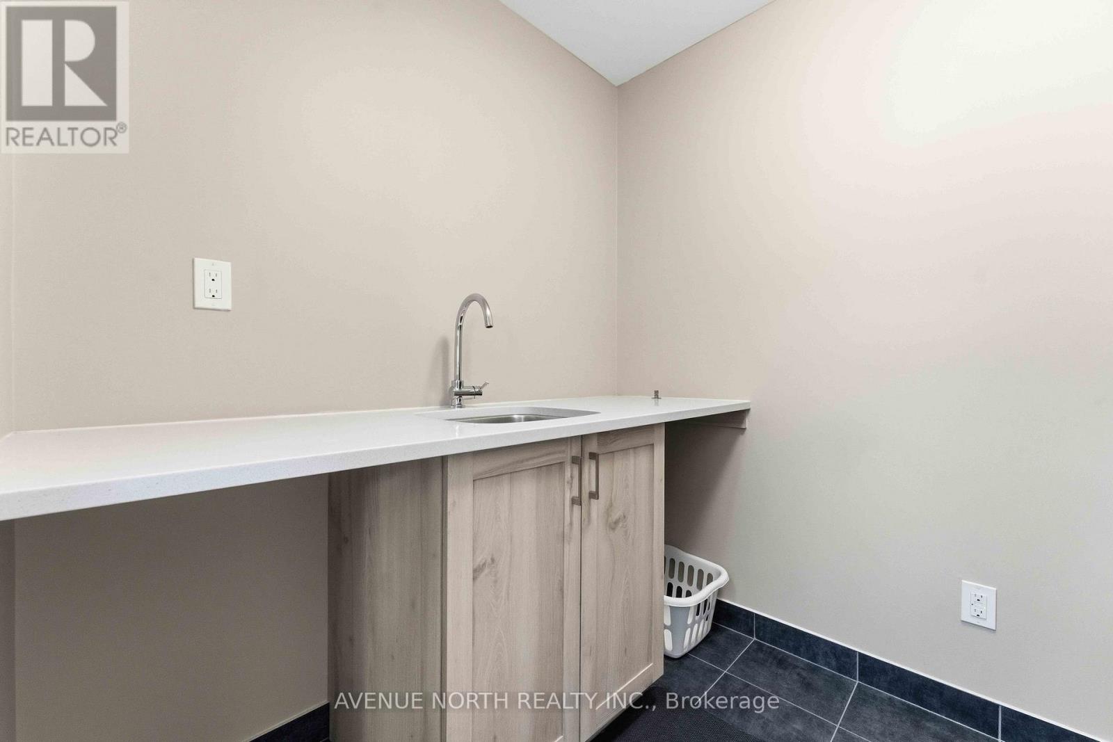 3 Bed, 3 Bath House for Sale in Ottawa – 881 ANTONIO FARLEY STREET, Ottawa – MLS# X13536050 - Image 23