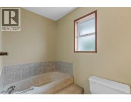 718 Isle View Pl, Nanaimo, BC V9V1B4 Photo 32