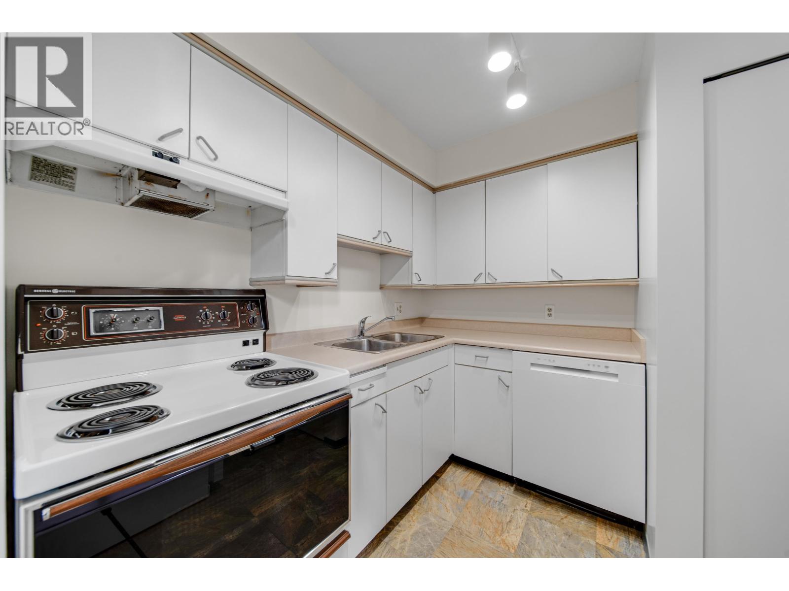1 Bed, 1 Bath Apartment for Sale in Vancouver – 315 1510 NELSON STREET, Vancouver – MLS# R3143826 - Image 12
