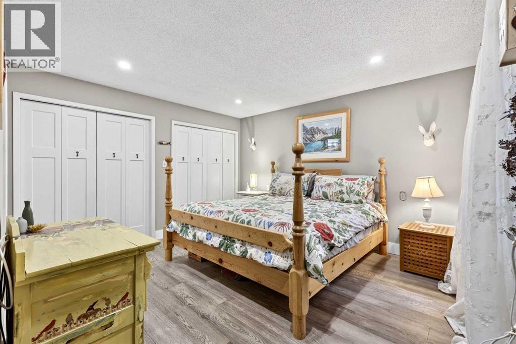 #832 860 Midridge Drive SE - 22