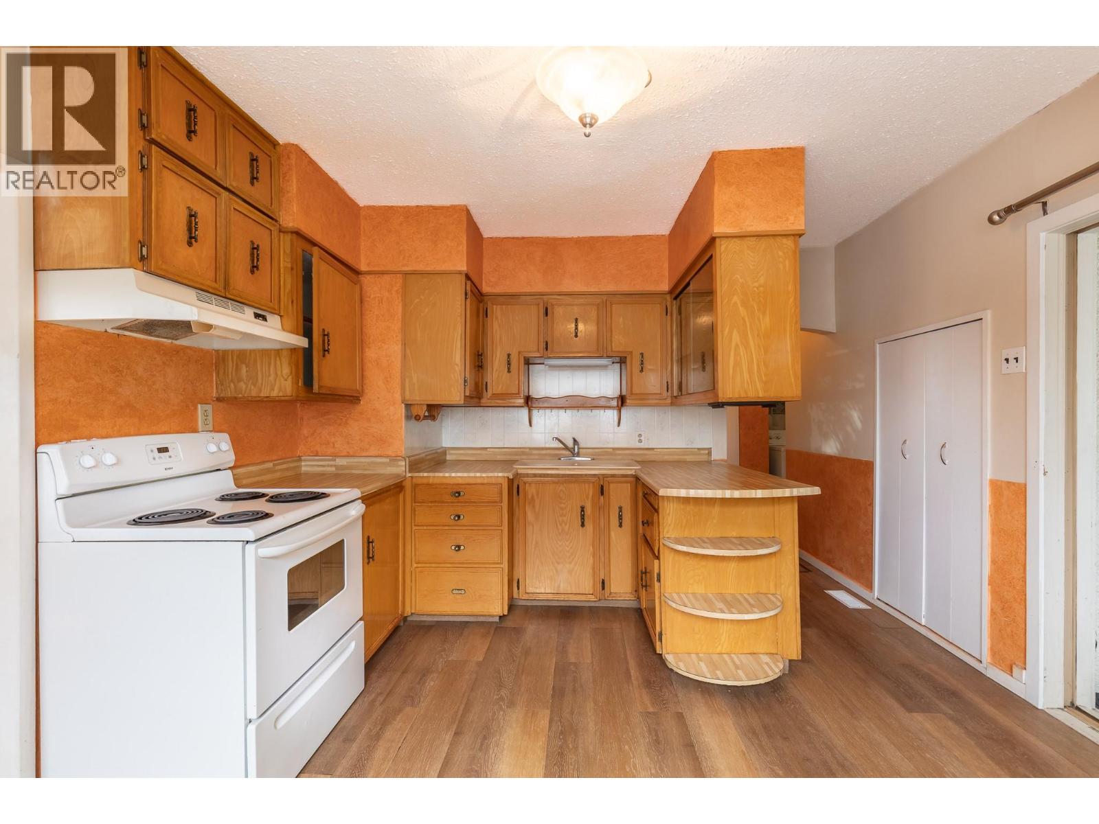 3905 26 Street - 10