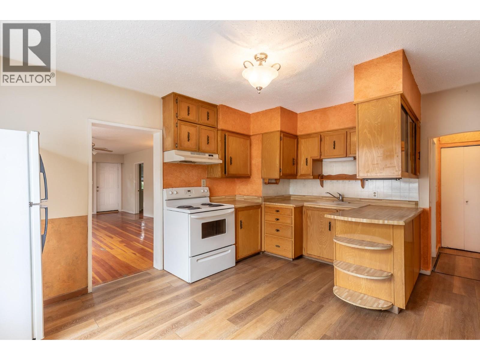 3905 26 Street - 11
