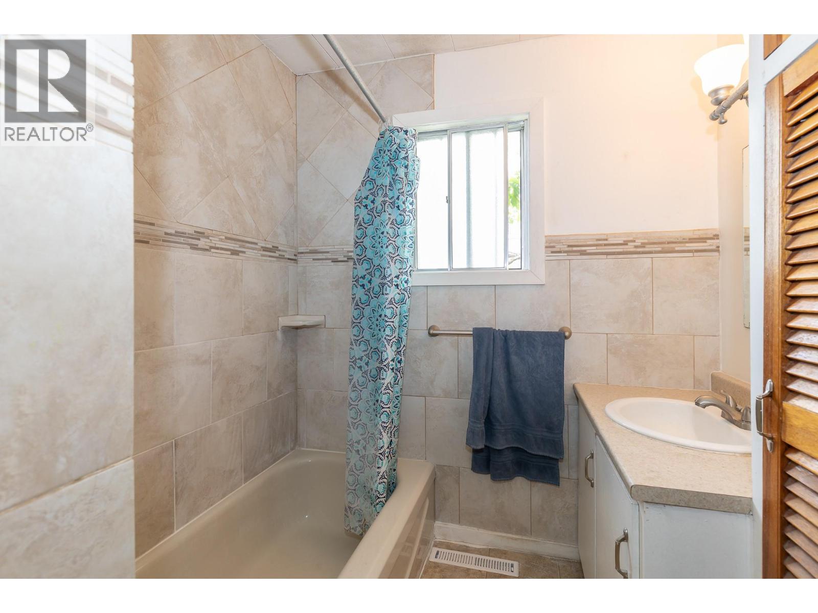 3905 26 Street - 26