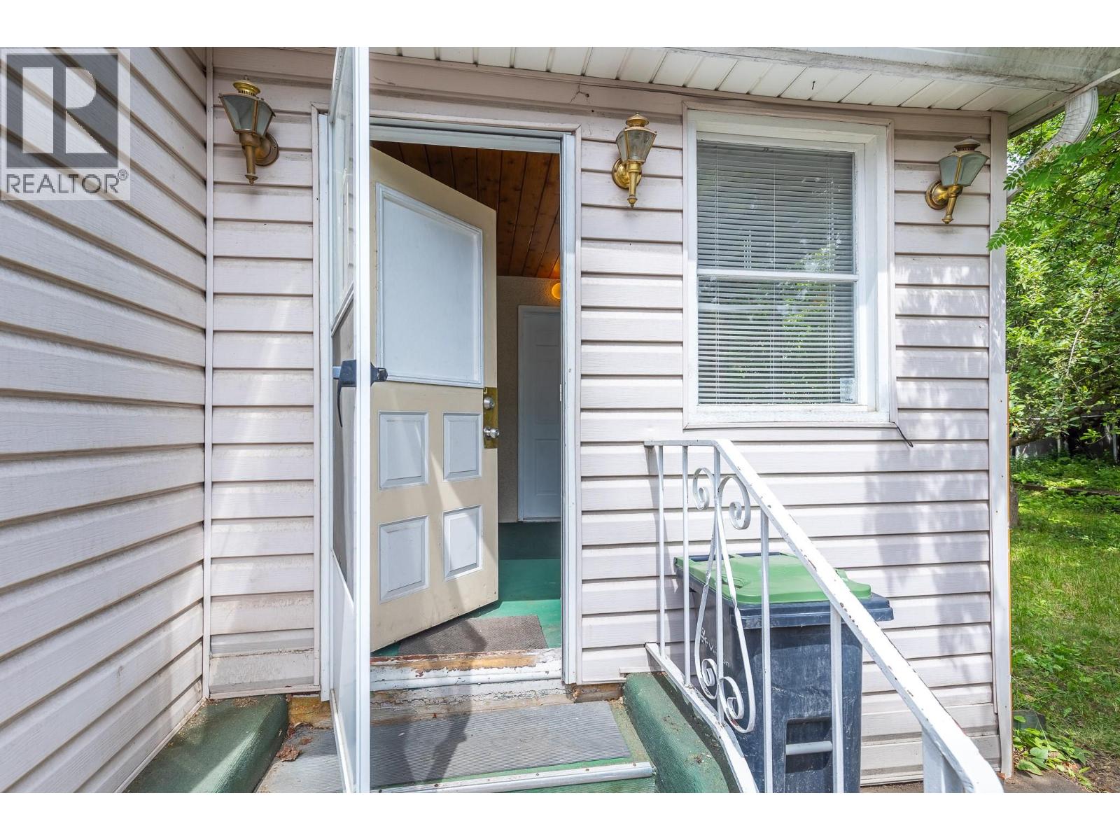 3905 26 Street - 39