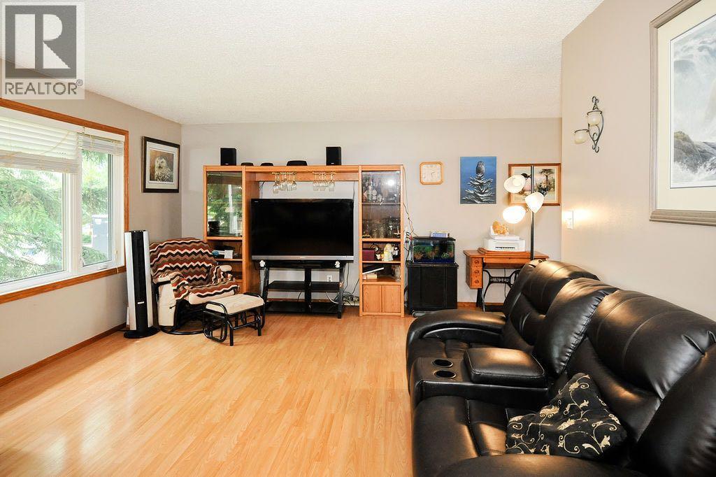 6606 44 Avenue - 4