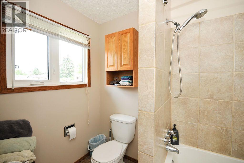 6606 44 Avenue - 12