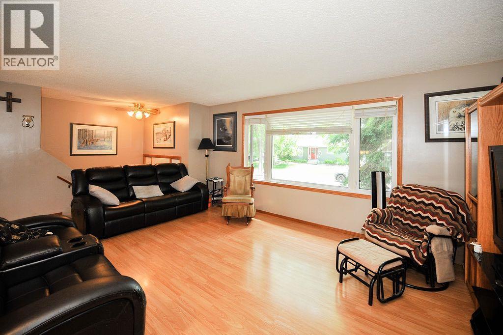 6606 44 Avenue - 2