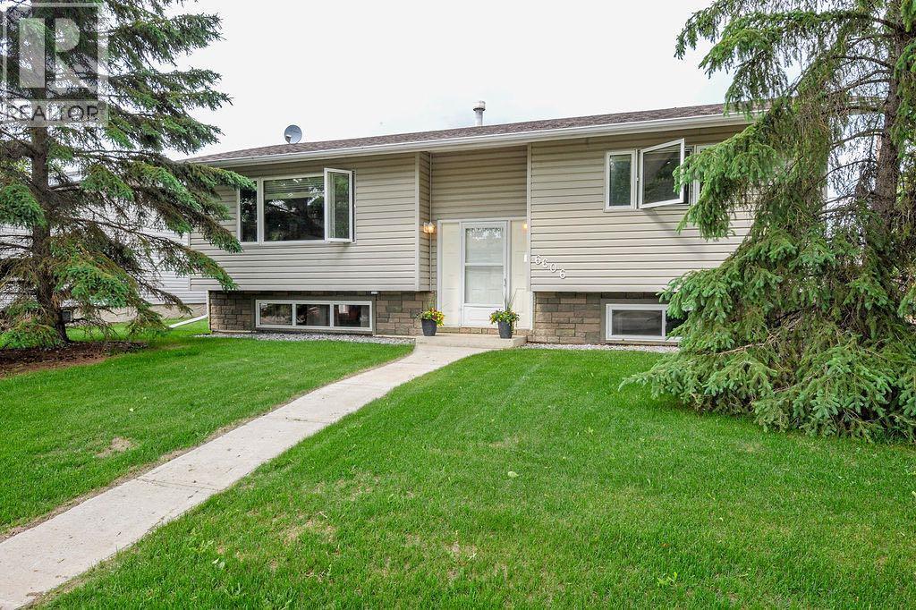 6606 44 Avenue - 1
