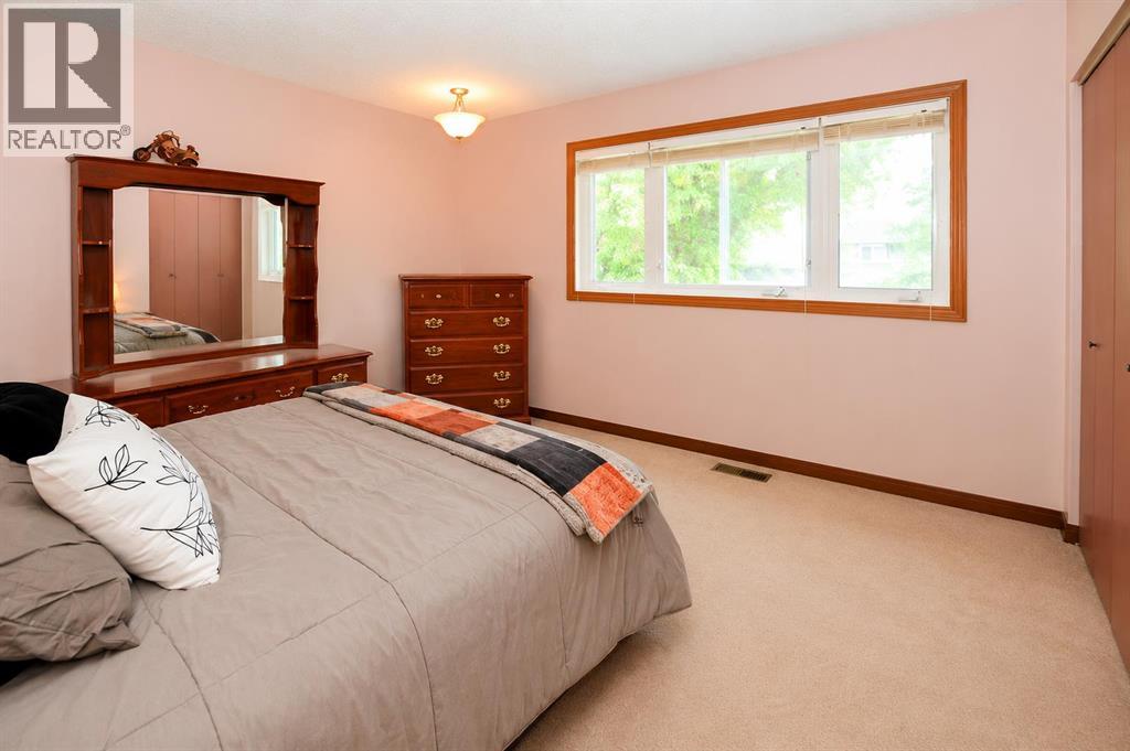 6606 44 Avenue - 9