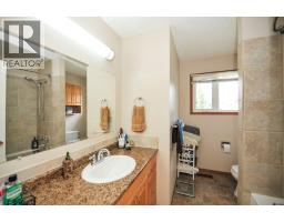 3pc Bathroom - 6606 44 Avenue, Camrose, AB T4V2T9 Photo 11
