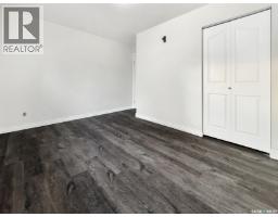 Living room - 10 Macdonald Crescent, Swift Current, SK S9H4A7 Photo 13