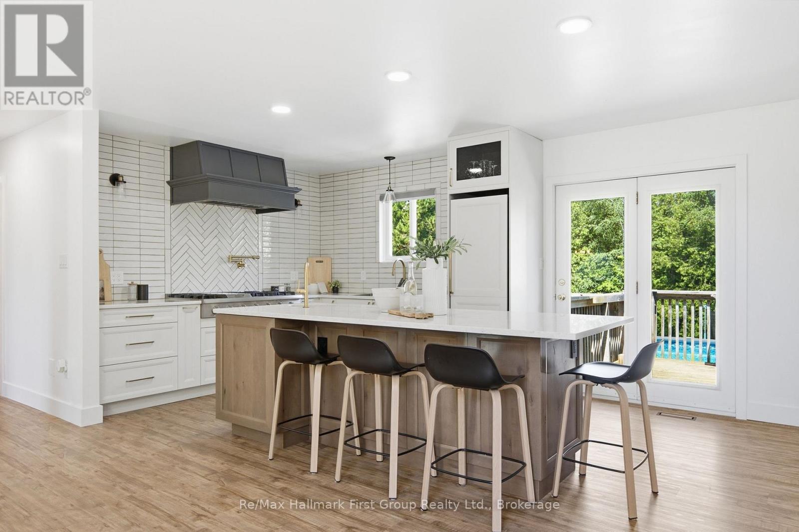 130 ST. ANDREWS DRIVE - 8