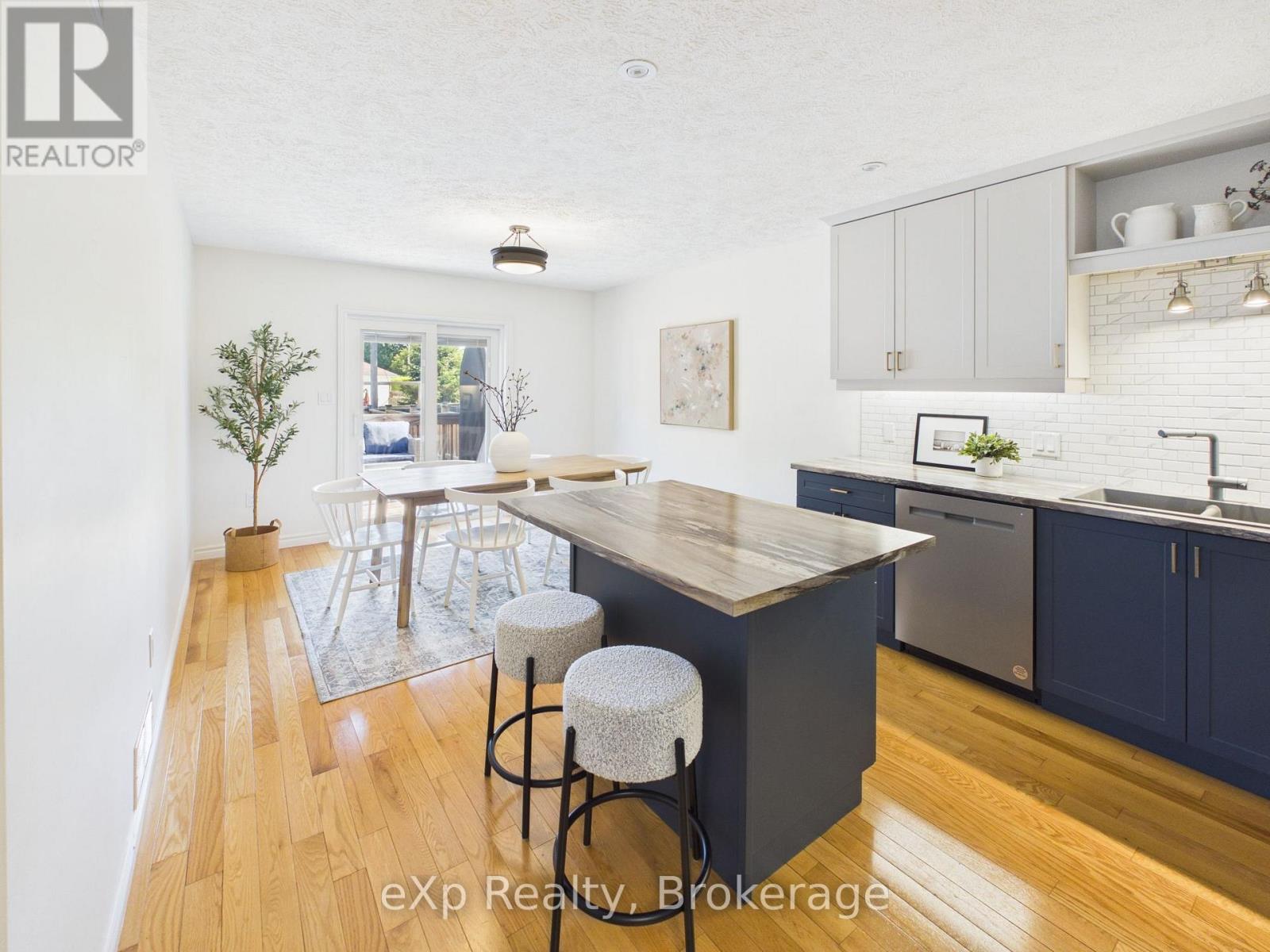 729 GUSTAVUS STREET - 11