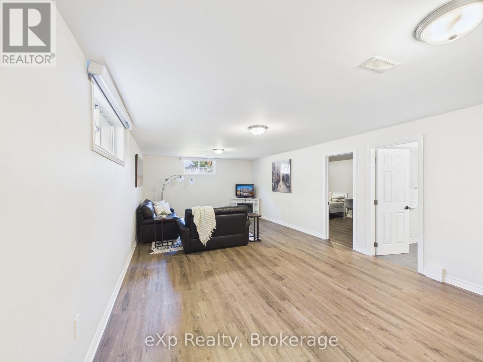 729 GUSTAVUS STREET - 18