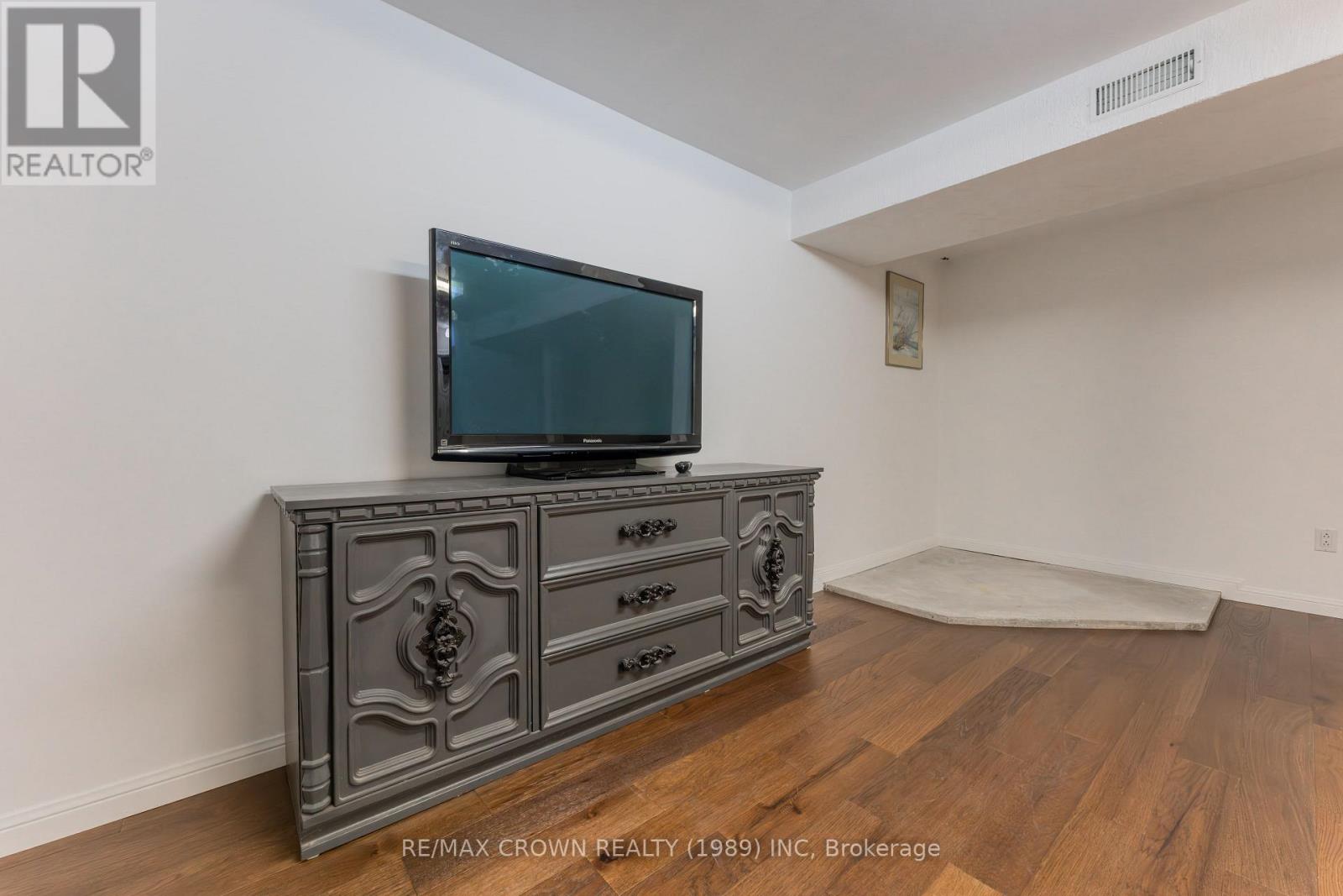 37 CLARK STREET - 32