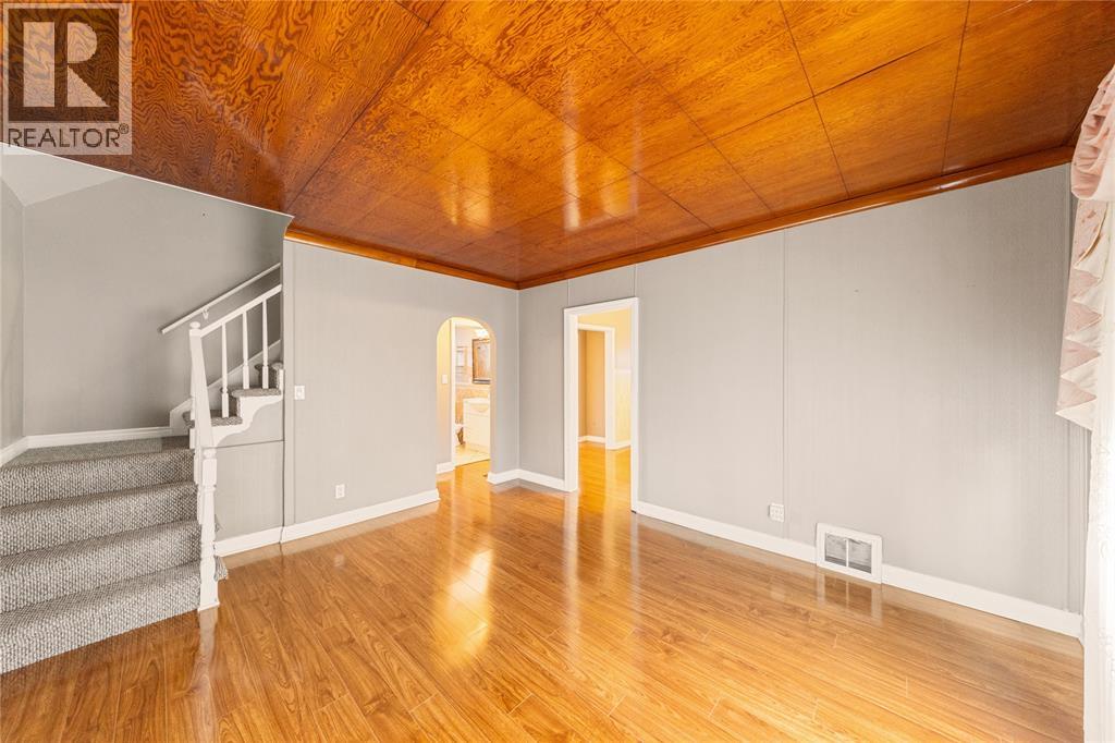 748 Alexander STREET - 10