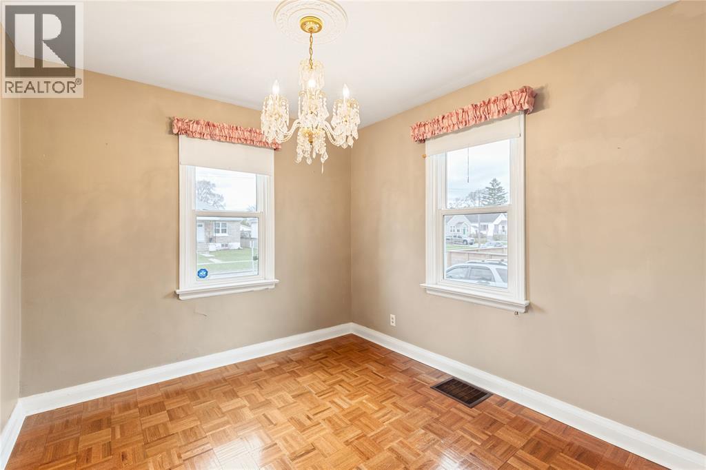 748 Alexander STREET - 14