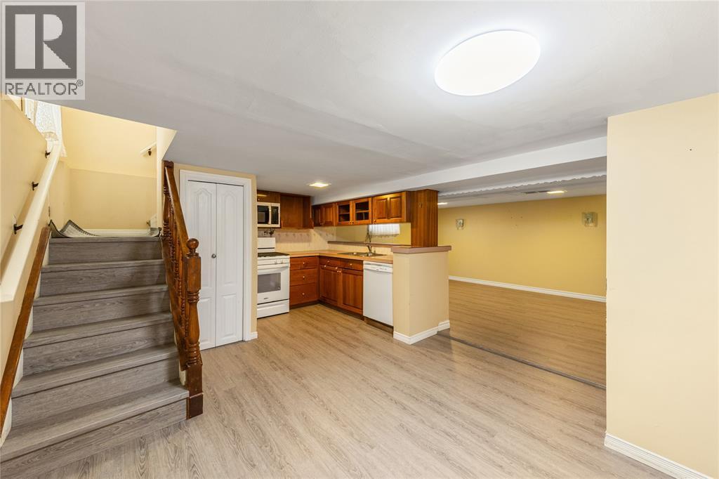 748 Alexander STREET - 17