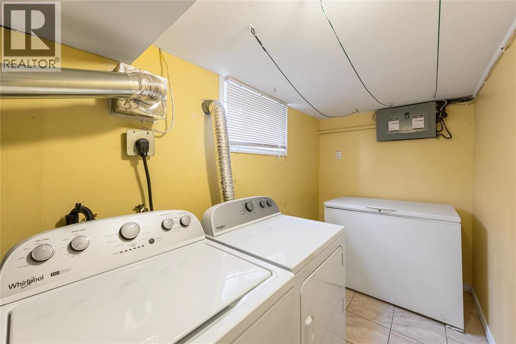 748 Alexander STREET - 25