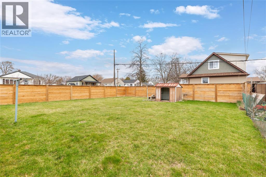 748 Alexander STREET - 6