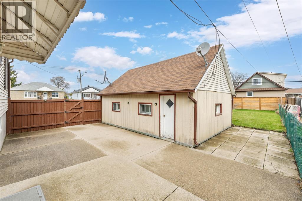 748 Alexander STREET - 8