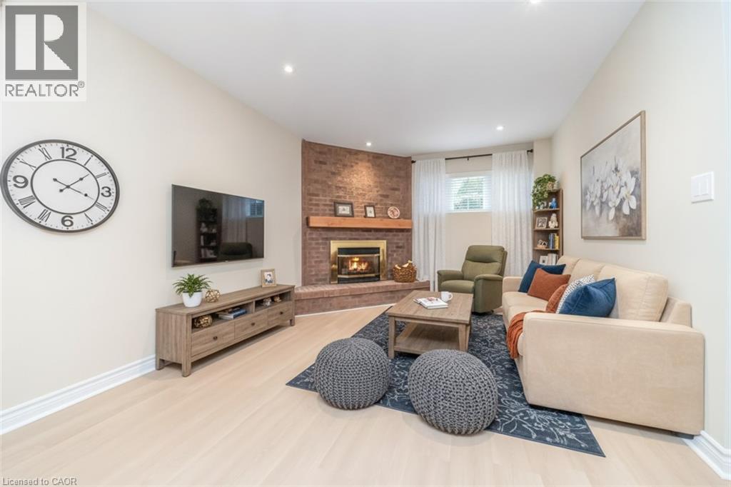 37 BLACKTHORN Lane - 25