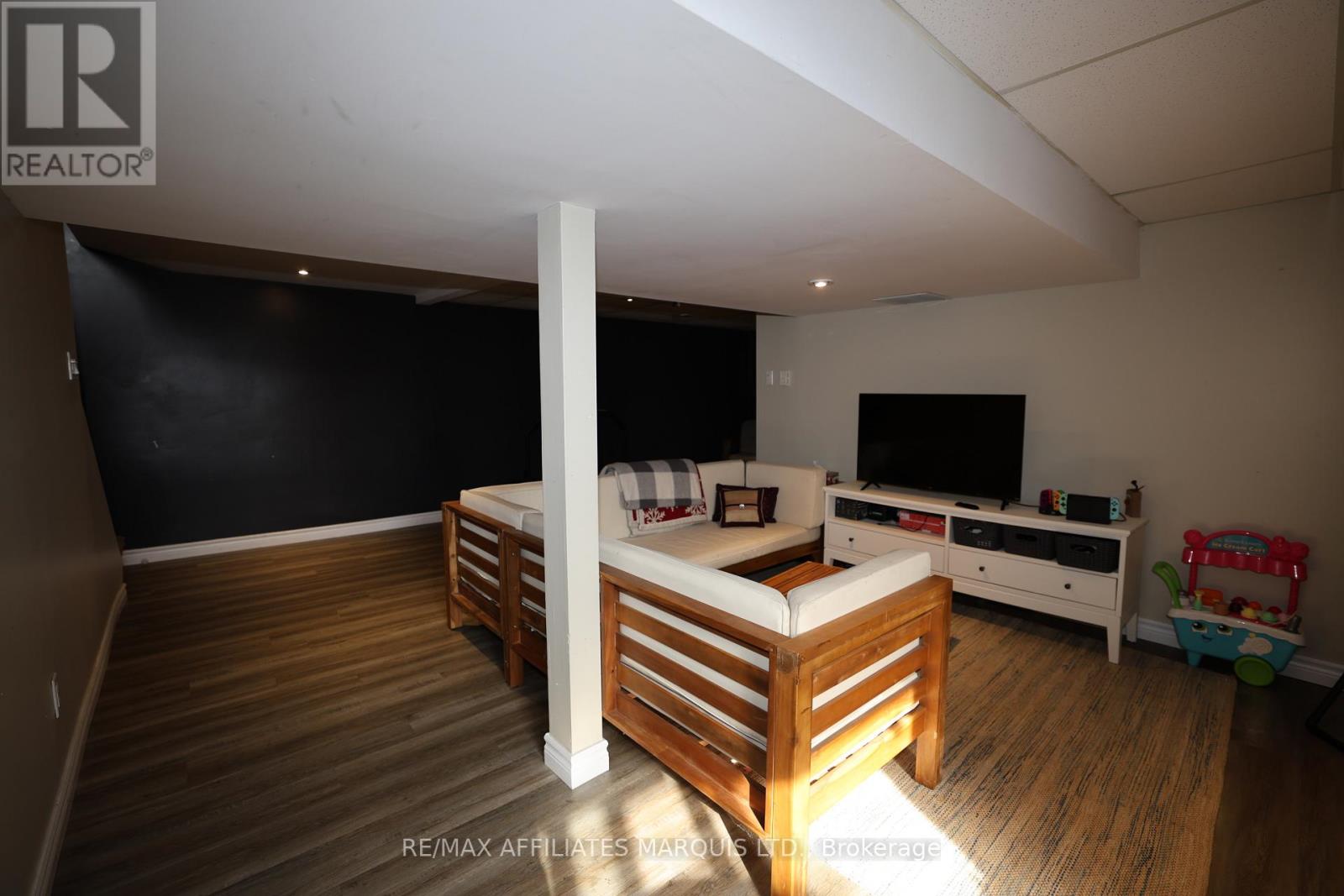 3453 BRUCE STREET - 31