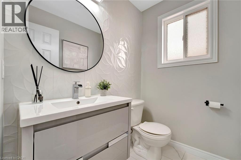 35 DUBRICK Crescent - 17