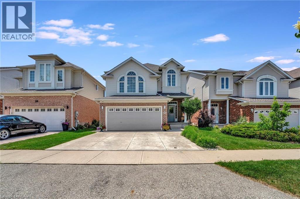 35 DUBRICK Crescent — photo 2