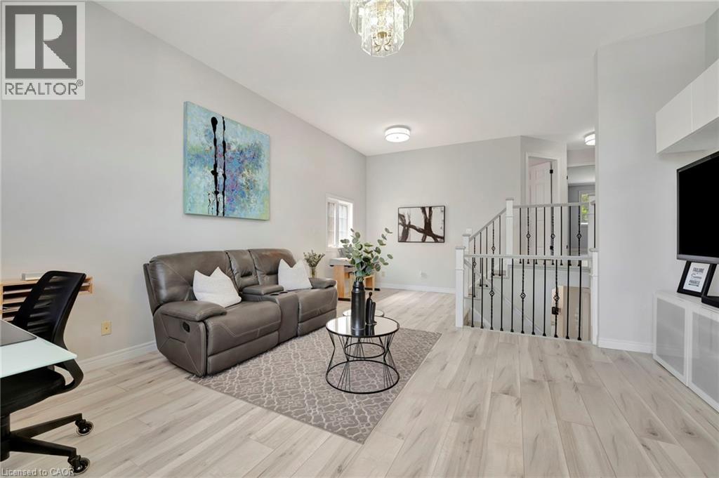 35 DUBRICK Crescent - 20