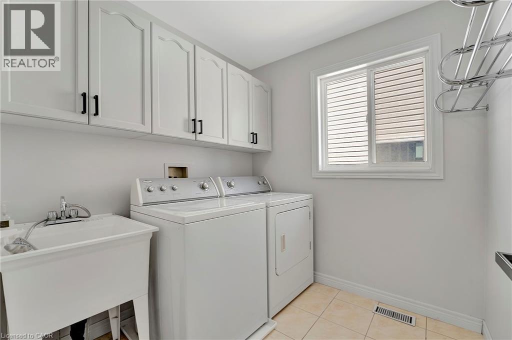 35 DUBRICK Crescent - 28