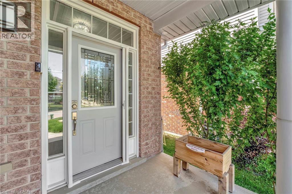 35 DUBRICK Crescent - 3