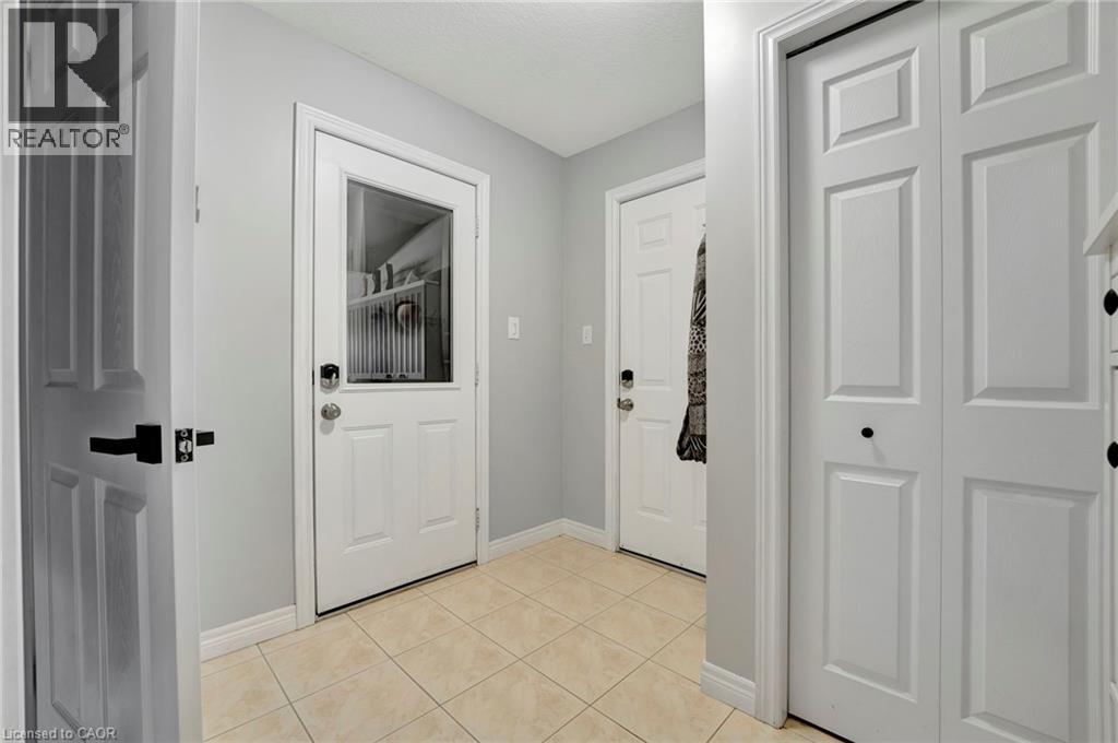 35 DUBRICK Crescent - 30