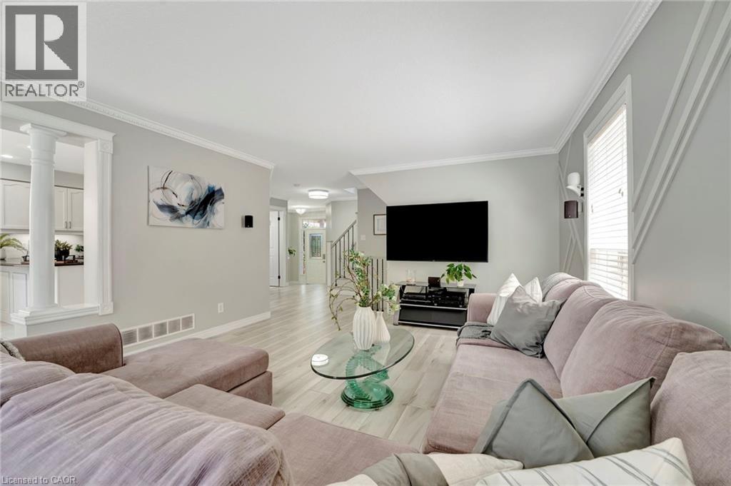 35 DUBRICK Crescent - 8