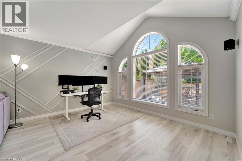 35 DUBRICK Crescent - 9