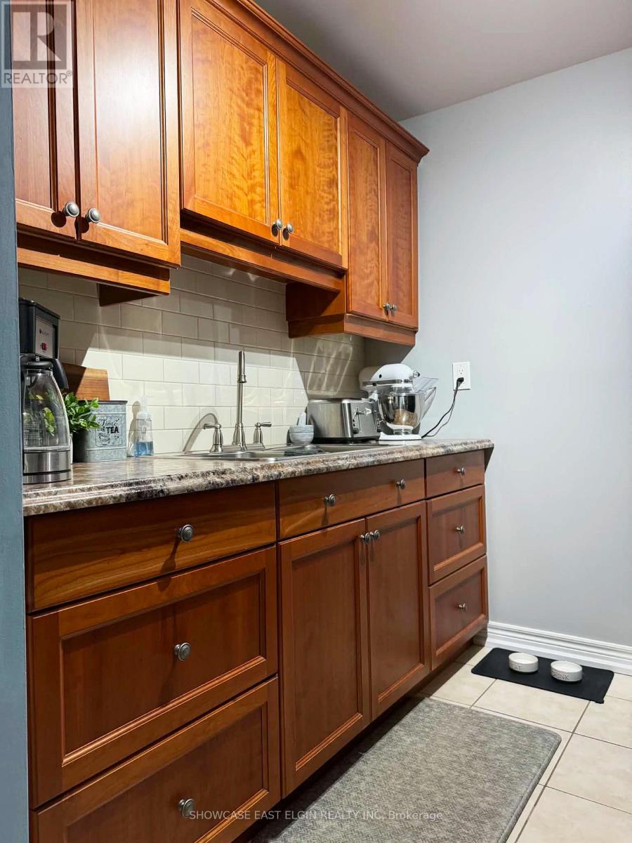 #201 91 SPRUCE STREET W - 9