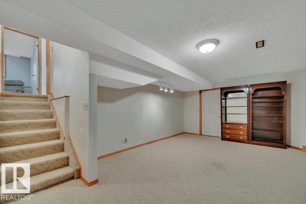 10223 174 AV NW - 39
