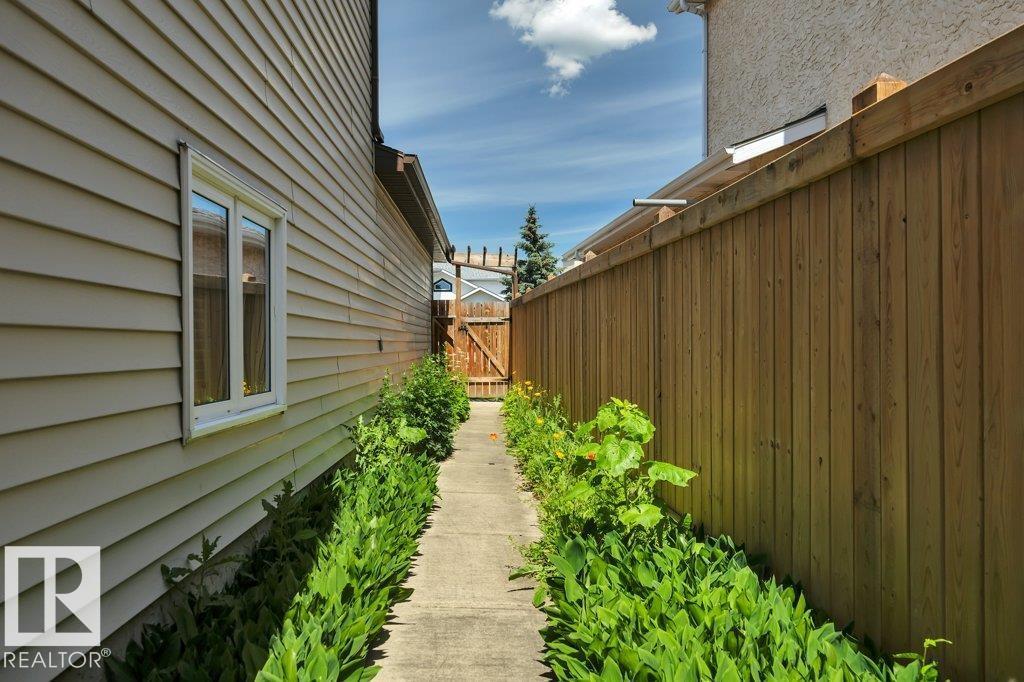 10223 174 AV NW - 53