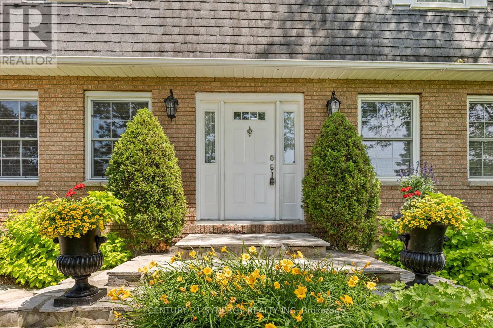 3 Bed, 2 Bath House for Sale in Russell – 183 HAMILTON ROAD, Russell – MLS# X13536160 - Image 2