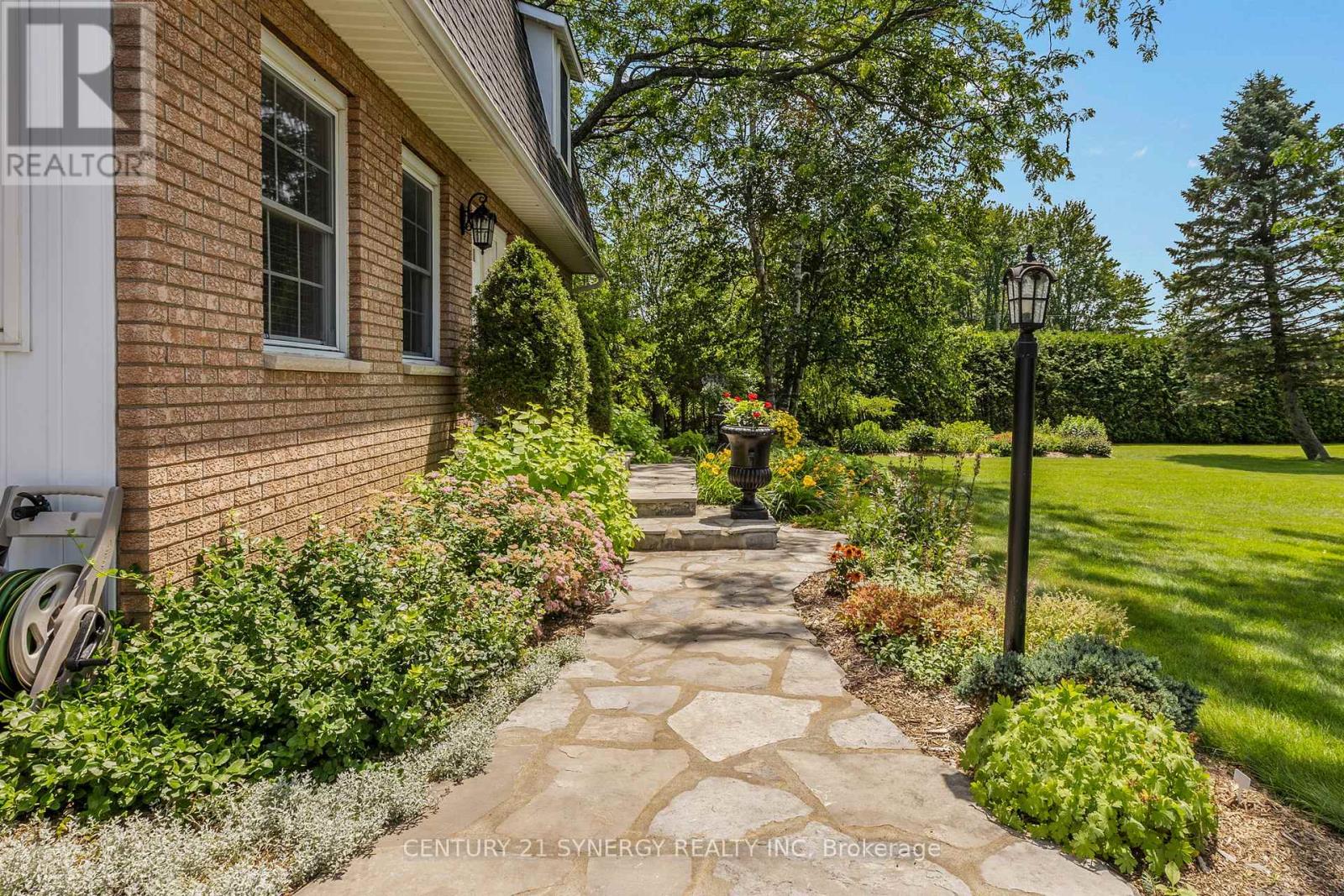3 Bed, 2 Bath House for Sale in Russell – 183 HAMILTON ROAD, Russell – MLS# X13536160 - Image 3