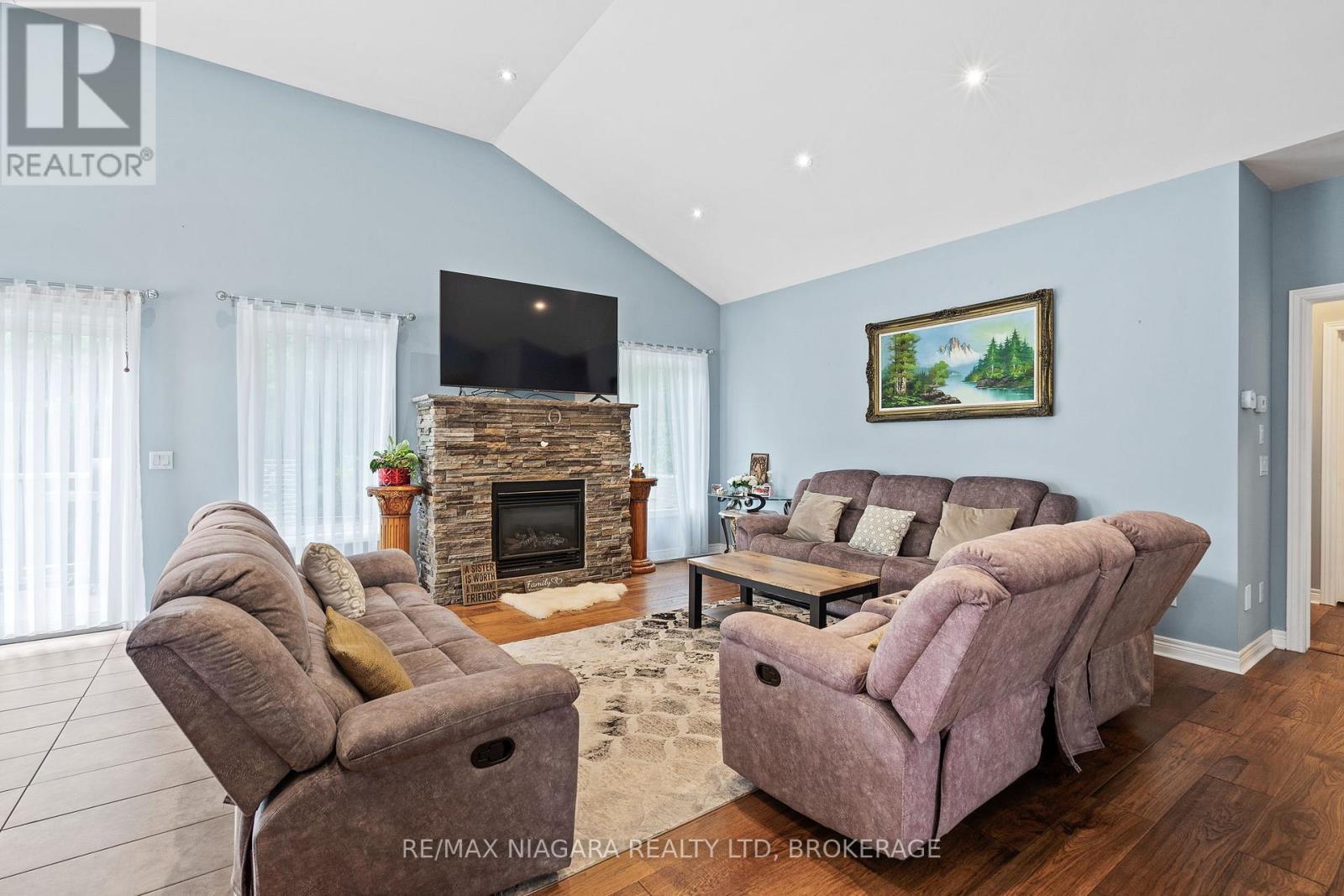 255 LAKESHORE ROAD - 10