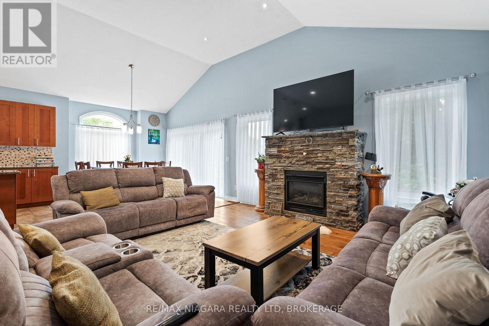 255 LAKESHORE ROAD - 12