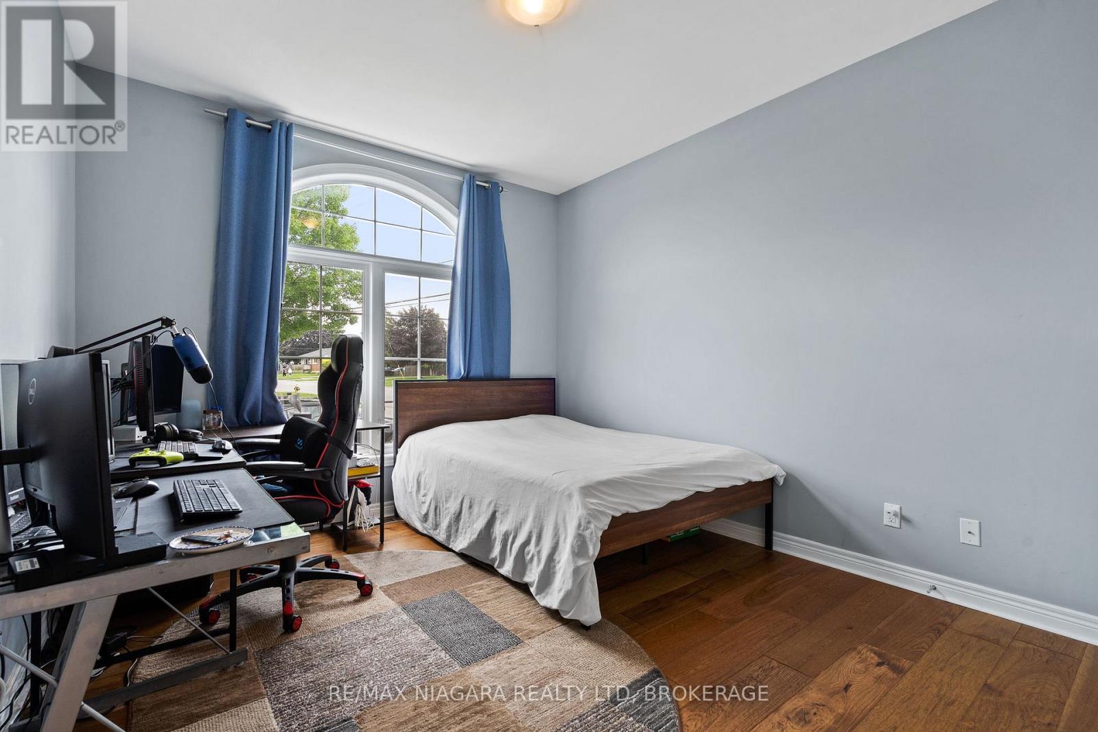 255 LAKESHORE ROAD - 17