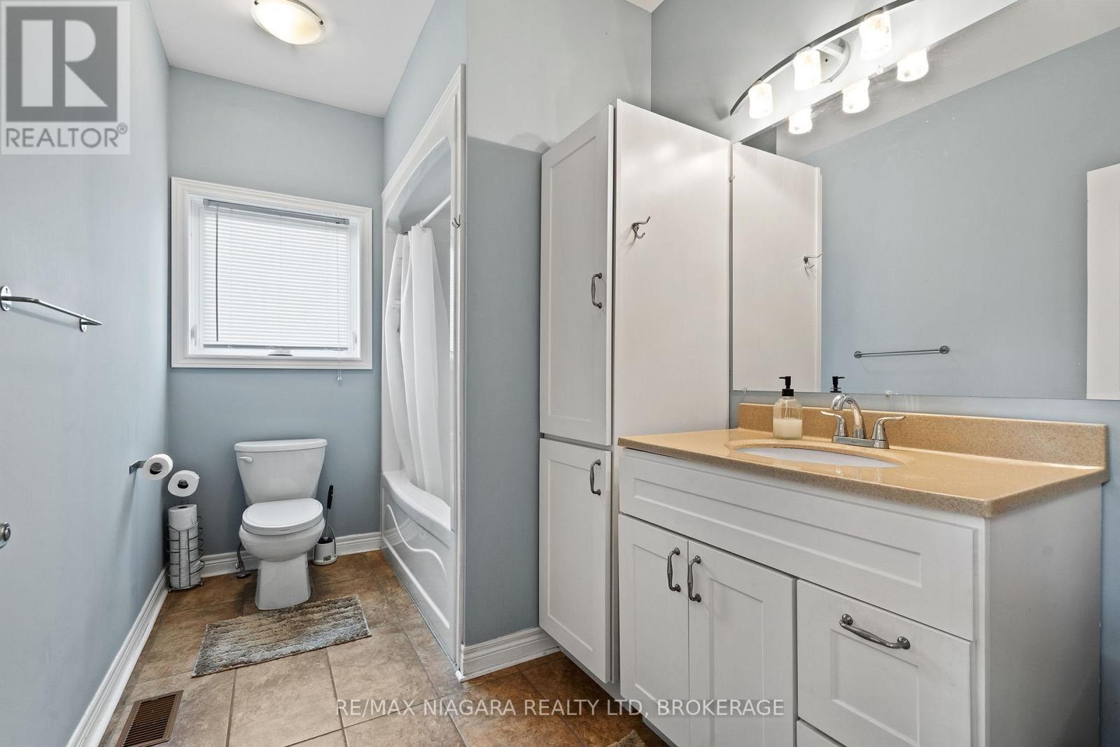 255 LAKESHORE ROAD - 18