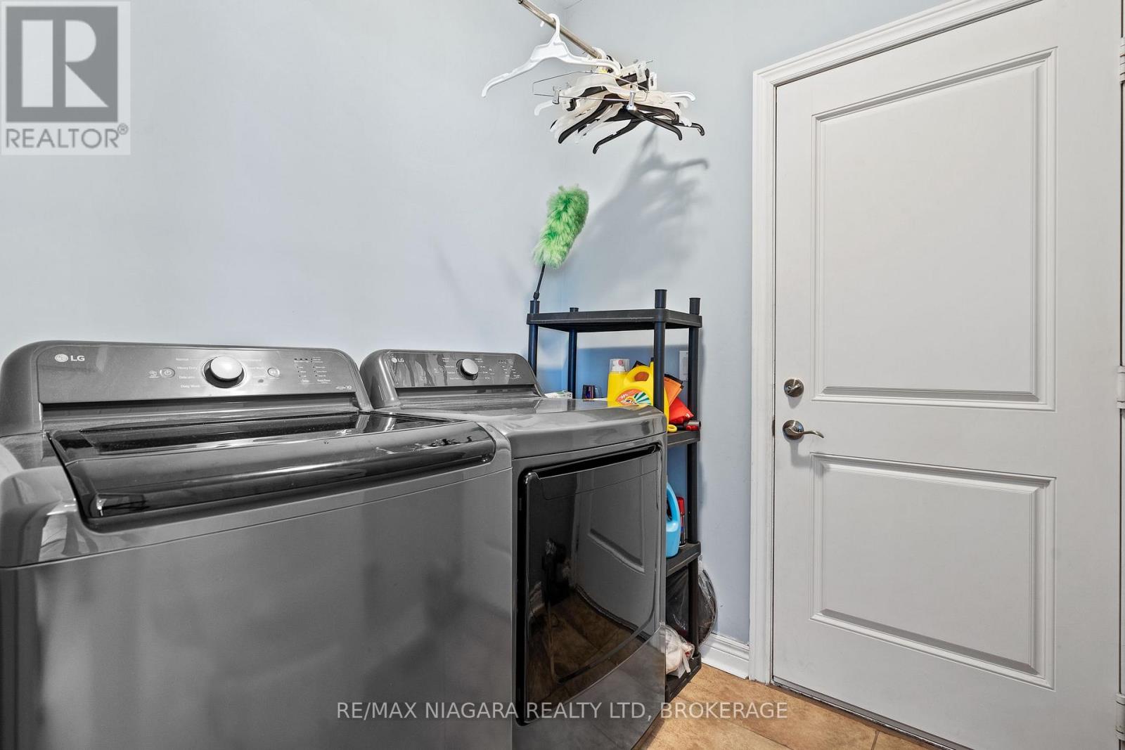 255 LAKESHORE ROAD - 19